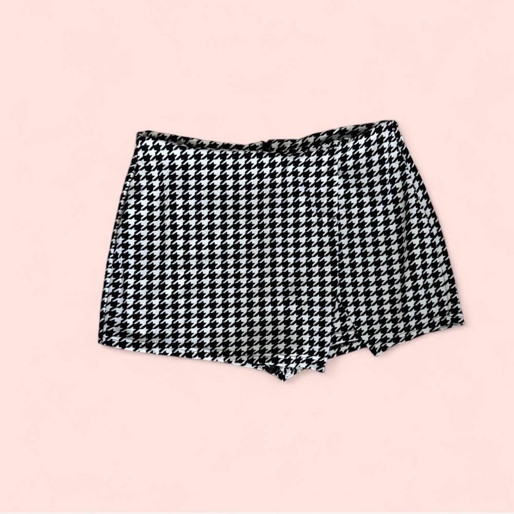 Black and White Houndstooth Women Shorts